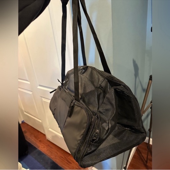 Swissgear 3321 Getaway Premium Travel Pet Carrier in Black (up to 20 pounds) - Picture 15 of 16